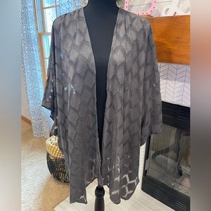 Maurice’s gray kimono. New with tags. One size fits all.